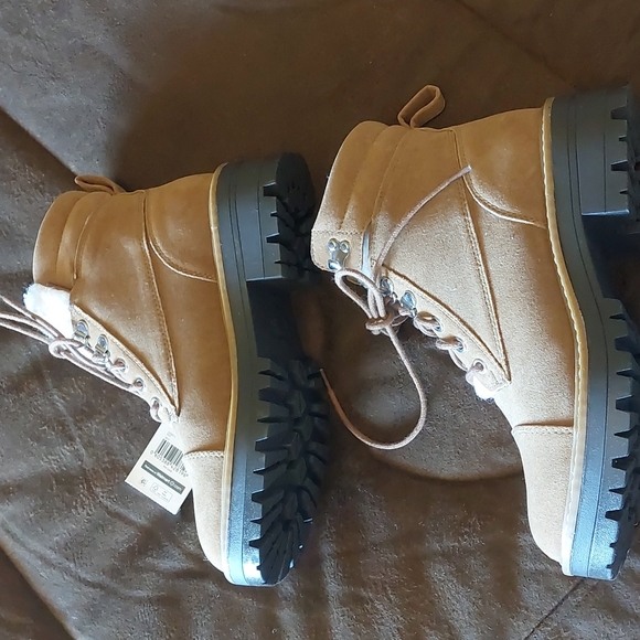 High top hiking boots with memory foam - NWT - Picture 7 of 9